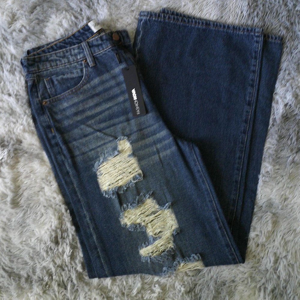 Fashion Nova. Wide leg jean